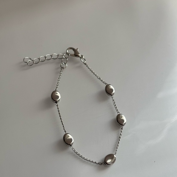 Elegant Silver Chain Bracelet - Picture 3 of 4